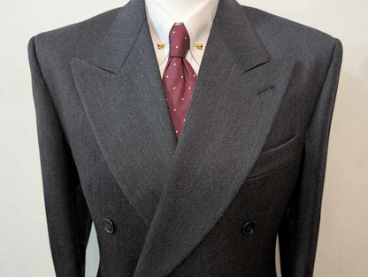 Majestueux costume croisé de couleurs gris en laine