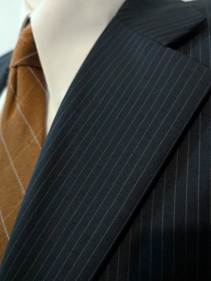 Fantastischer Nadelstreifenanzug aus Wolle