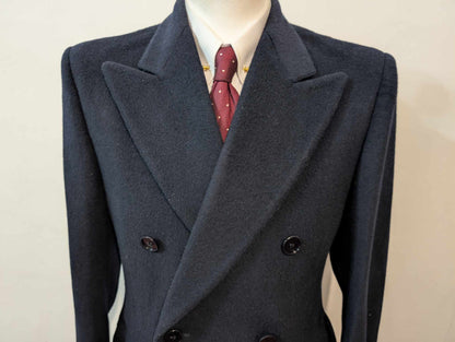 Formidable manteau croisé de couleur bleu marine