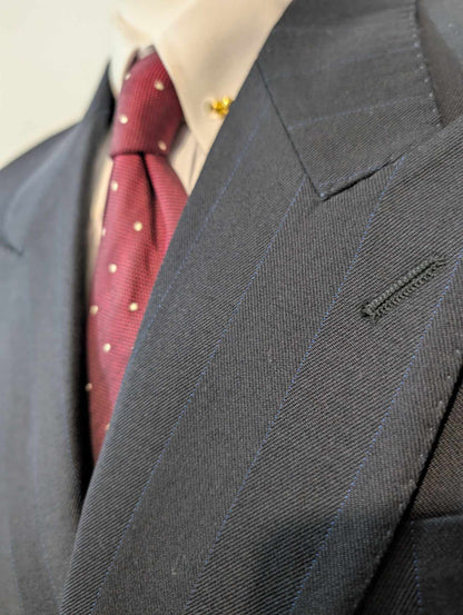 Incroyable costume croisé pinstripe en laine