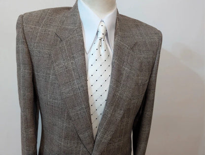 Ausgezeichneter brauner Flanellanzug