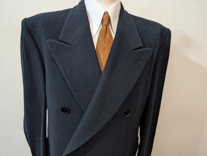 Robuster, marineblauer, doppelreihiger Wollmantel