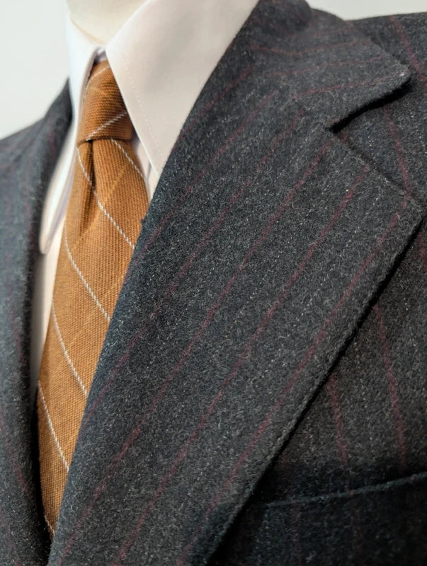 Wütendes Kreidestreifenkostüm aus schwerem Flanell