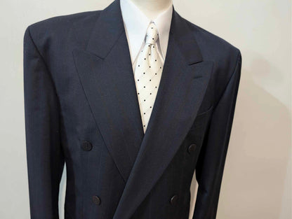 Élégant costume croisé pinstripe en laine
