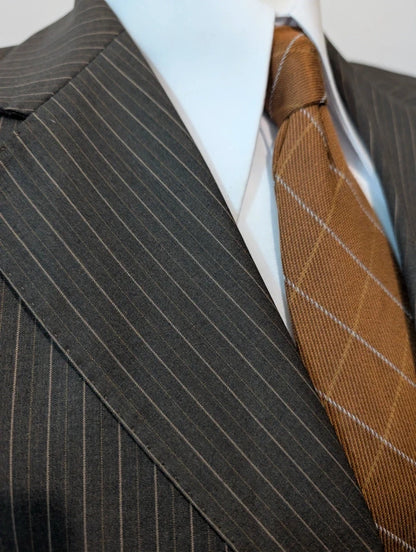 Prächtiger brauner Nadelstreifenanzug aus Wolle