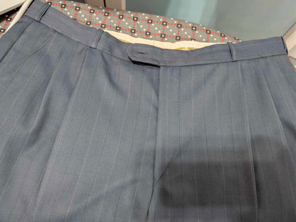 Unglaublicher Nadelstreifen-Zweireiher aus Wolle