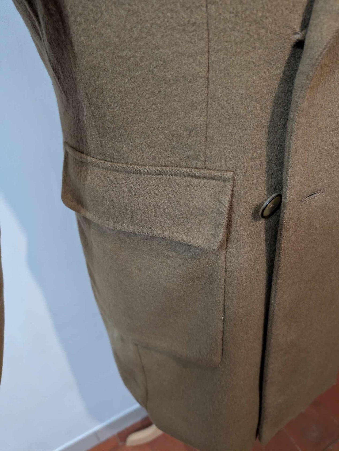 Originaler kamelfarbener, zweireihiger Wollmantel