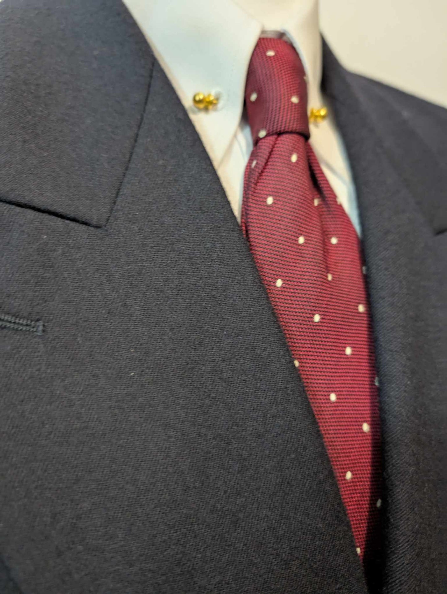 Élégant costume croisé bleu marine en flanelle de laine