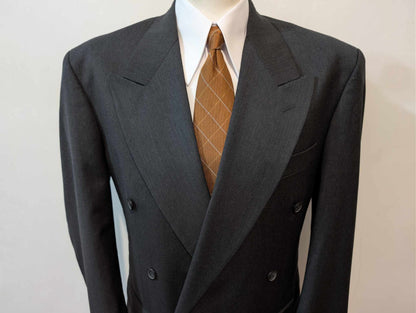 Élégant costume croisé gris en laine