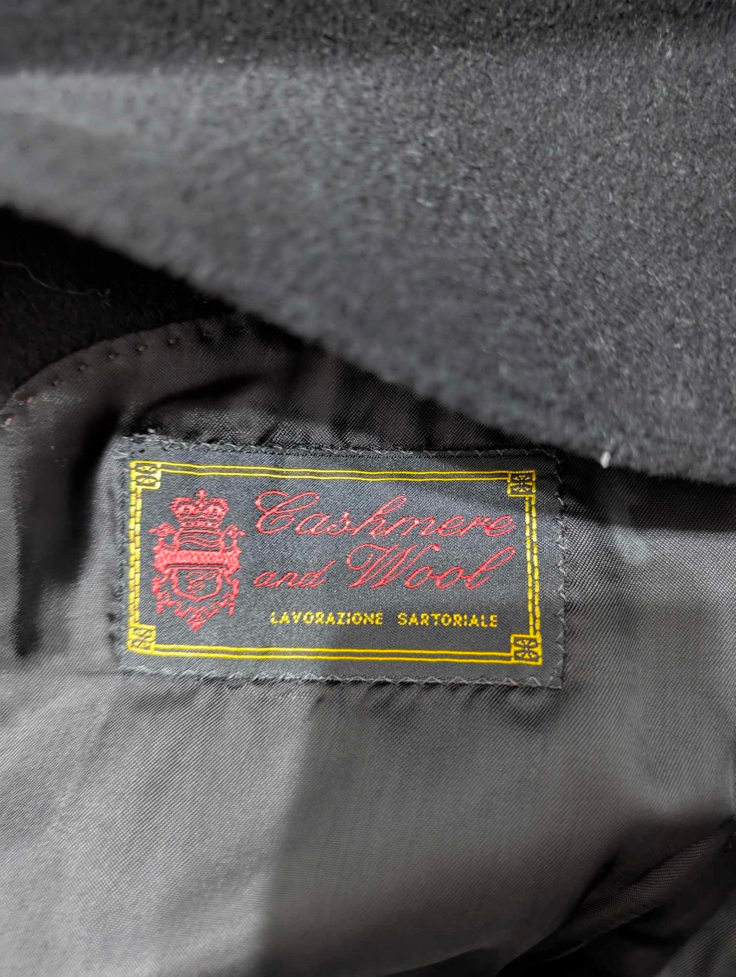 Wunderschöner schwarzer Wollmantel