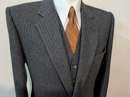 Incroyable costume 3 pièces pinstripe en flanelle lourde