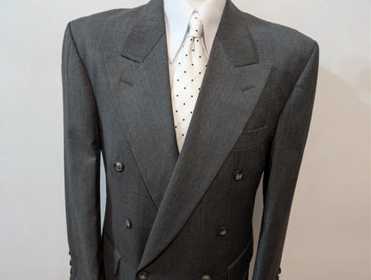 Toller zweireihiger grauer Wollanzug