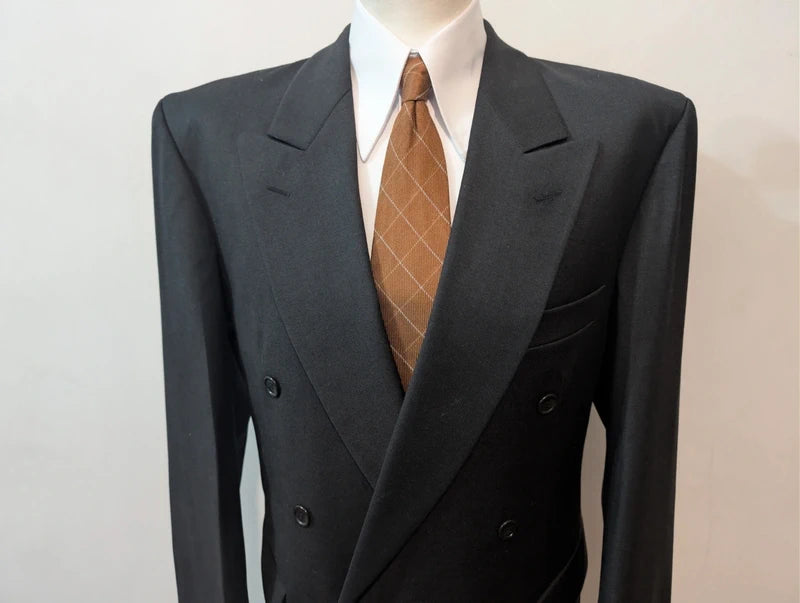 Élégant costume croisé gris en laine