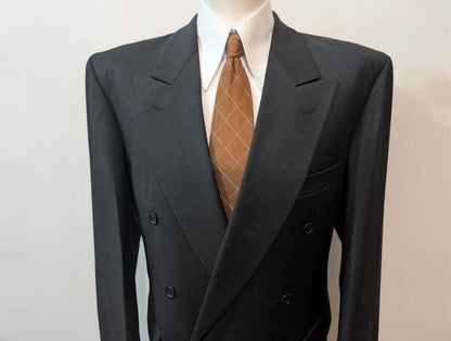 Élégant costume croisé gris en laine