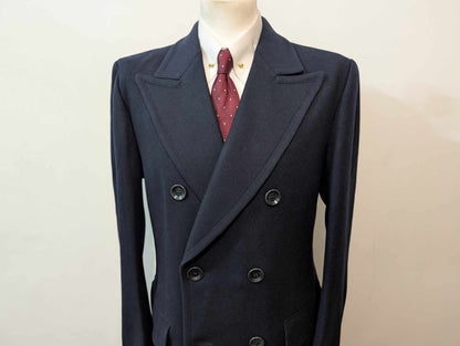 Fantastique manteau croisé de couleur bleu marine en laine