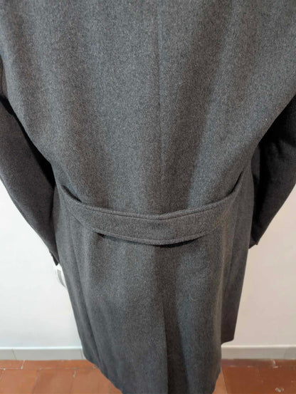 Atemberaubender grauer zweireihiger Wollmantel