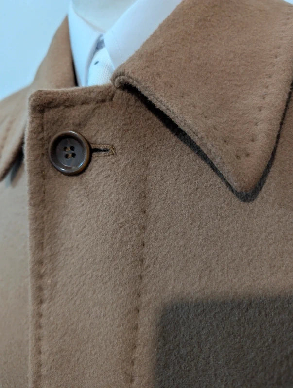 Eleganter brauner Raglanmantel aus Wolle