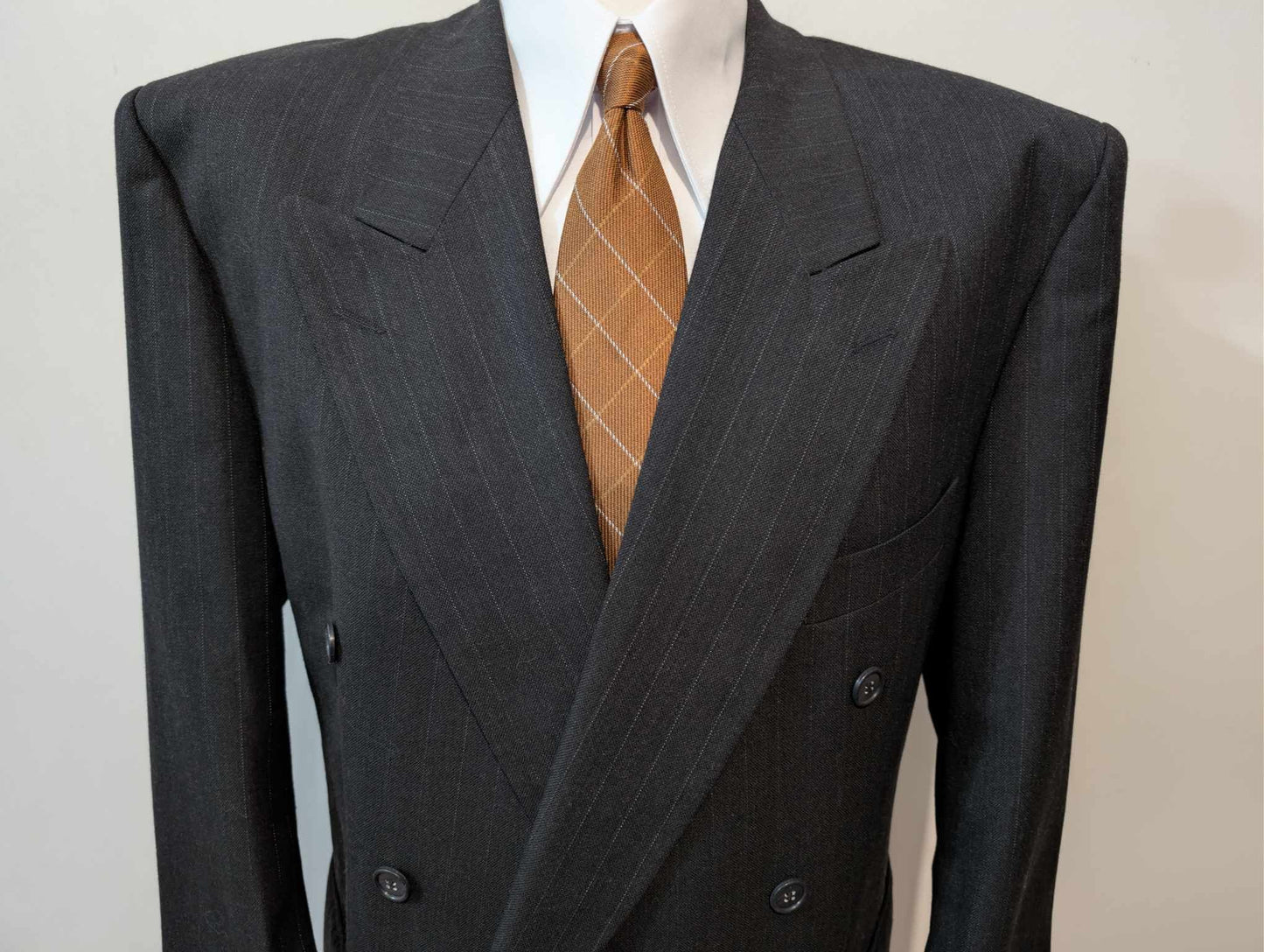 Méchant costume croisé pinstripe en laine