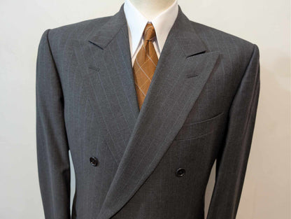 Légendaire costume croisé pinstripe en laine