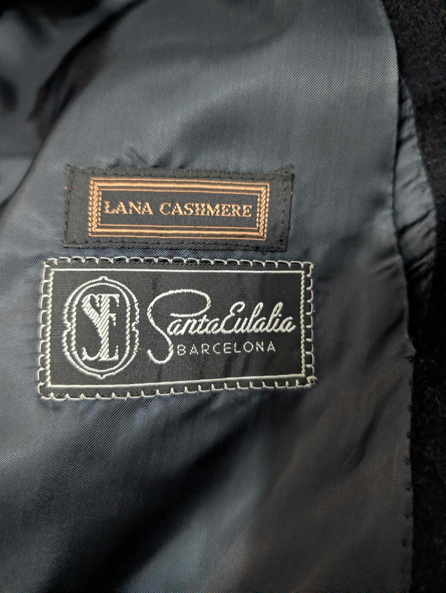 Robuster, zweireihiger Mantel