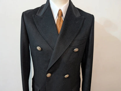 Eleganter schwarzer Wollpolomantel