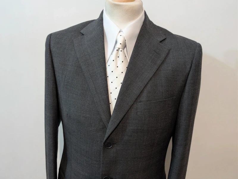 Schöner grauer Wollanzug