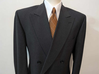 Sublime costume croisé de couleur gris en laine froide