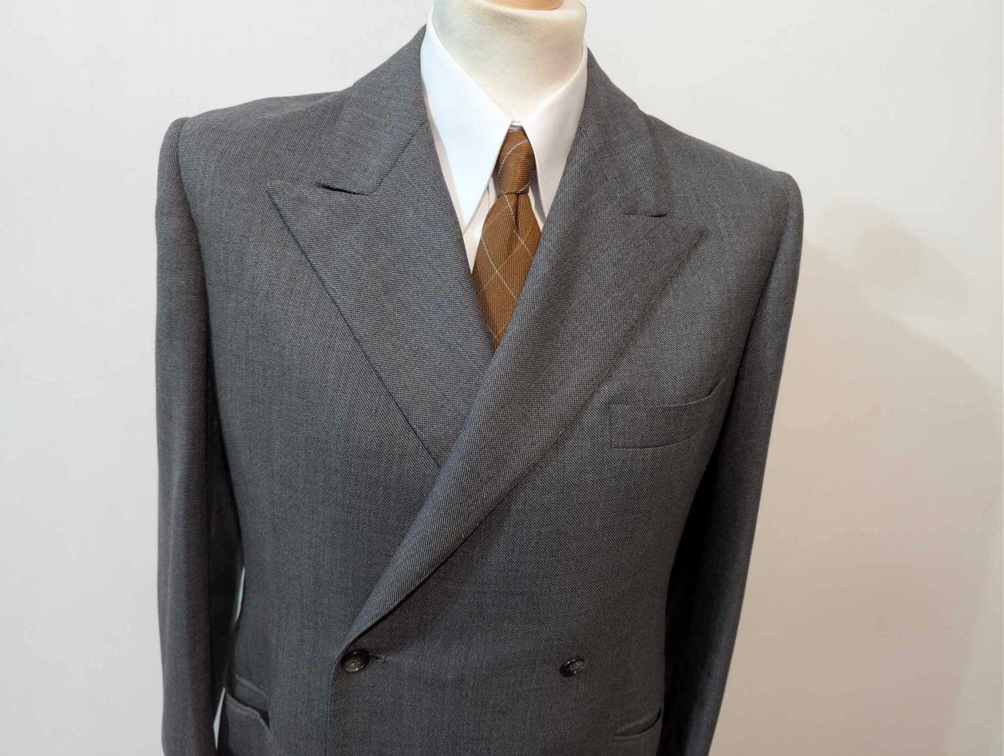 Außergewöhnlicher, zweireihiger grauer Wollanzug