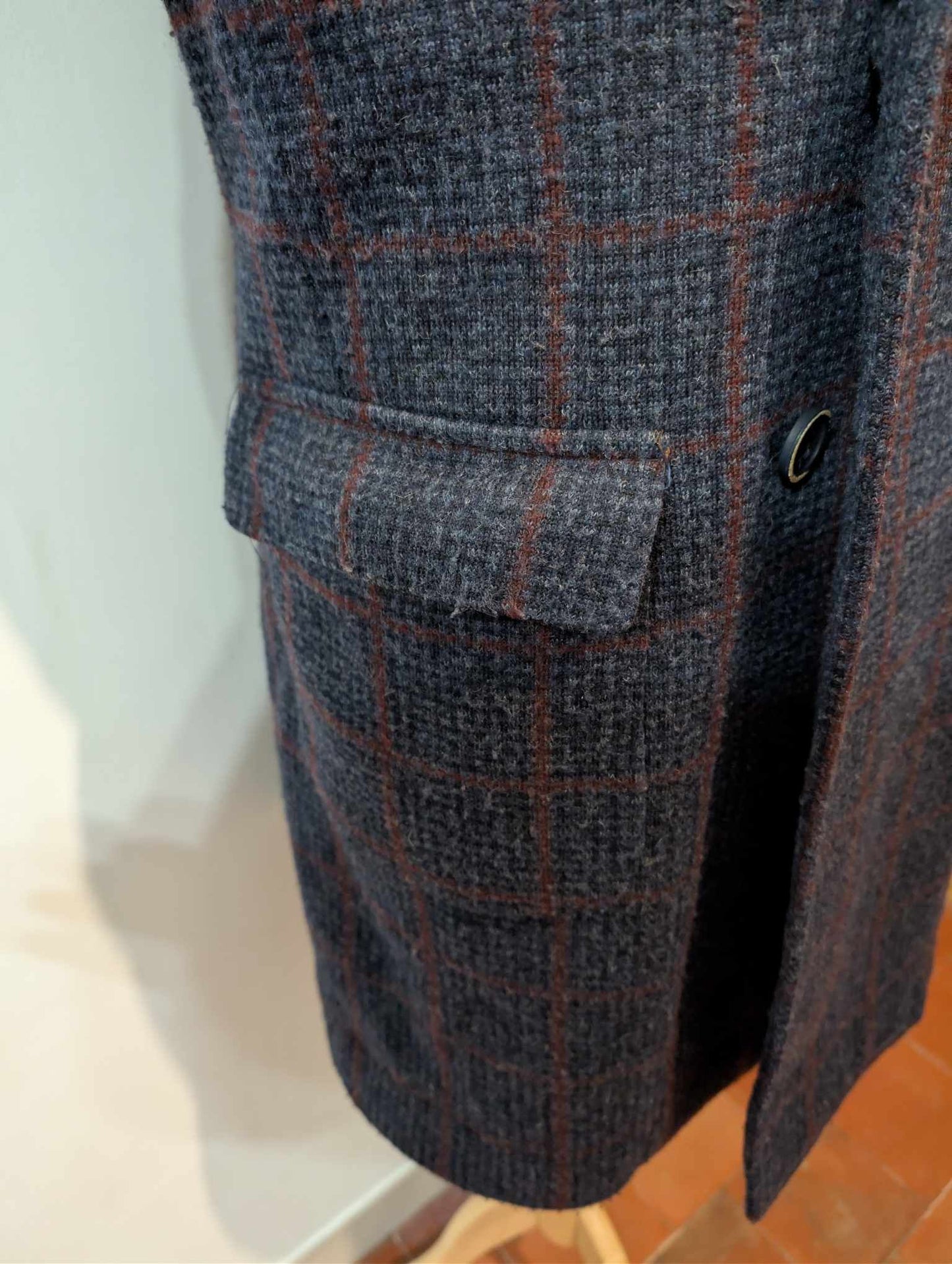 Élégant manteau croisé à carreaux en tweed