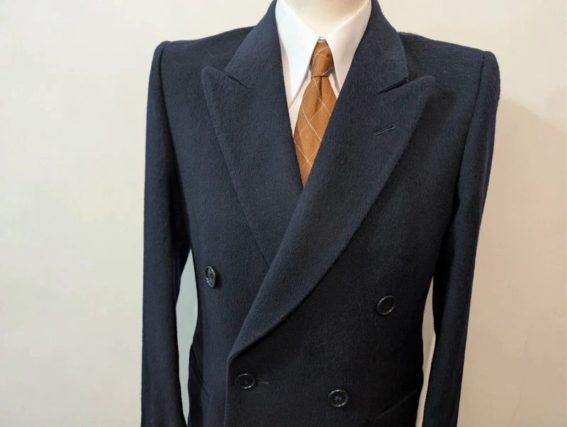 Wunderschöner marineblauer zweireihiger Mantel
