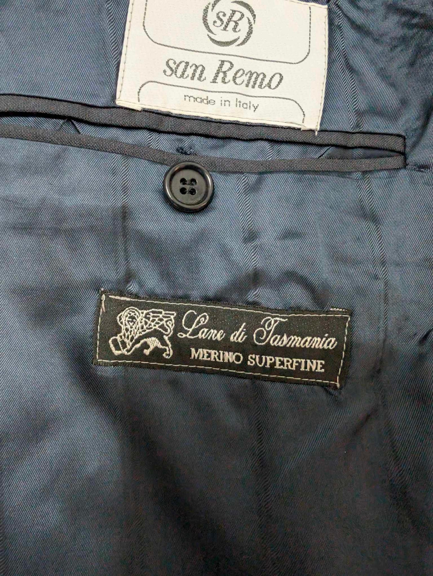 Ravissant costume croisé bleu marine en laine froide