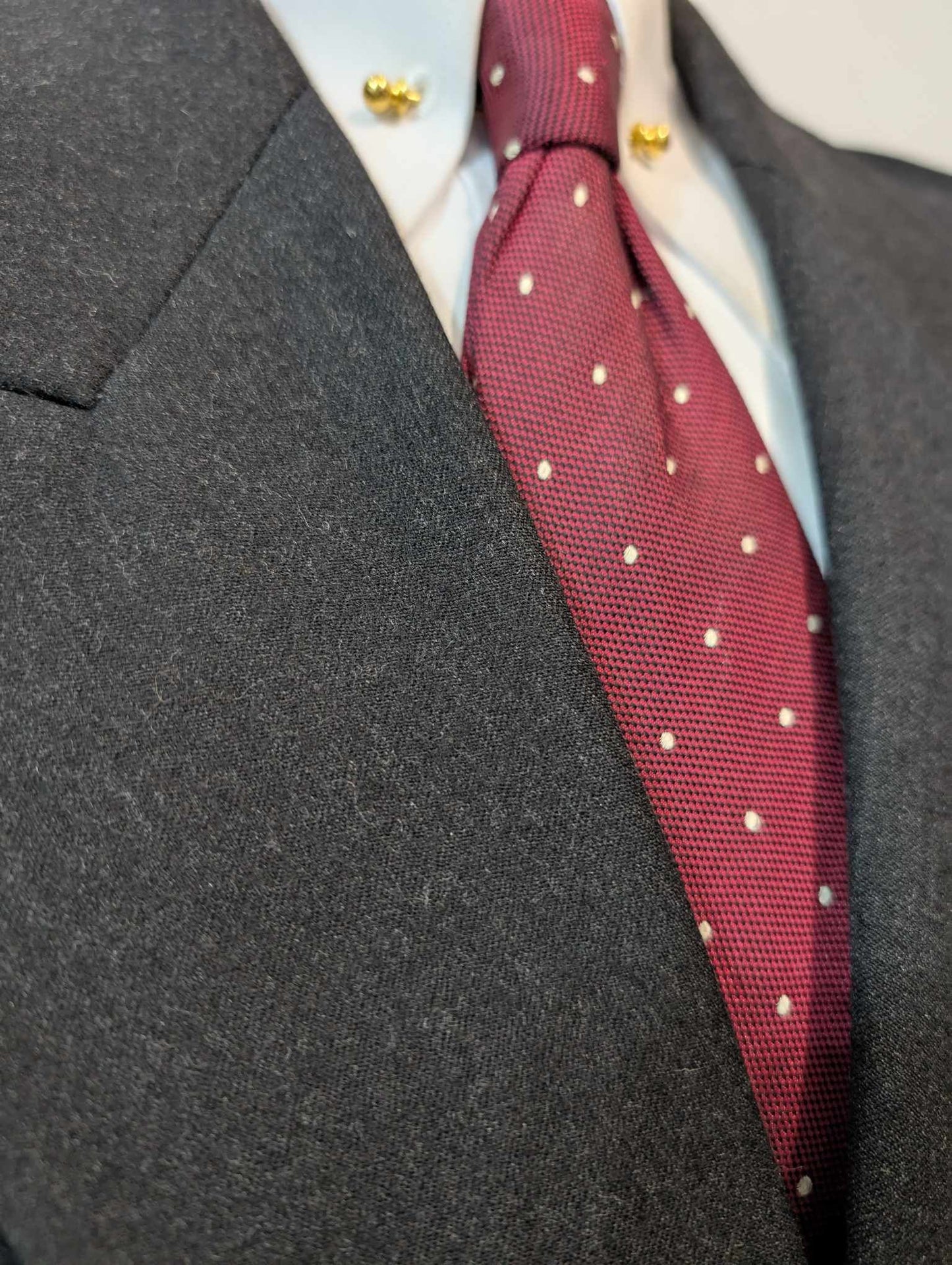 mystérieux costume croisé gris en flanelle