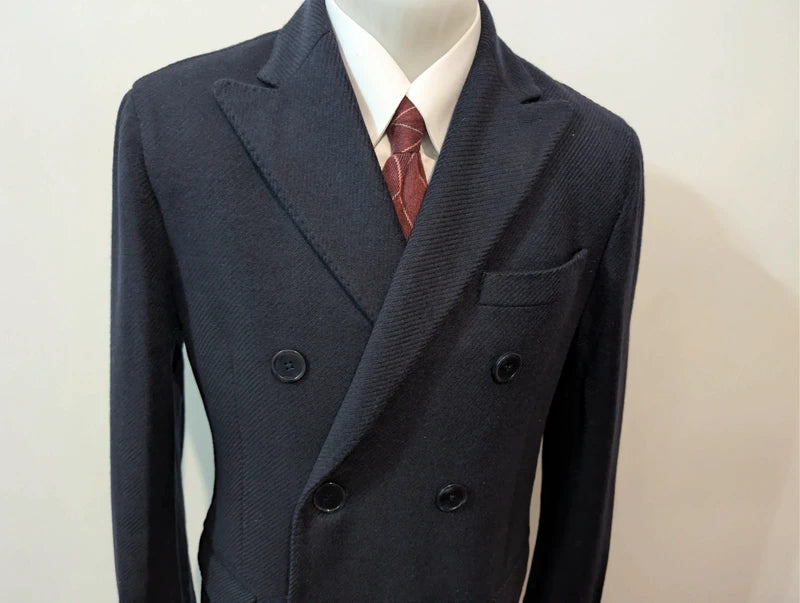 Kurzer, zweireihiger Wollmantel