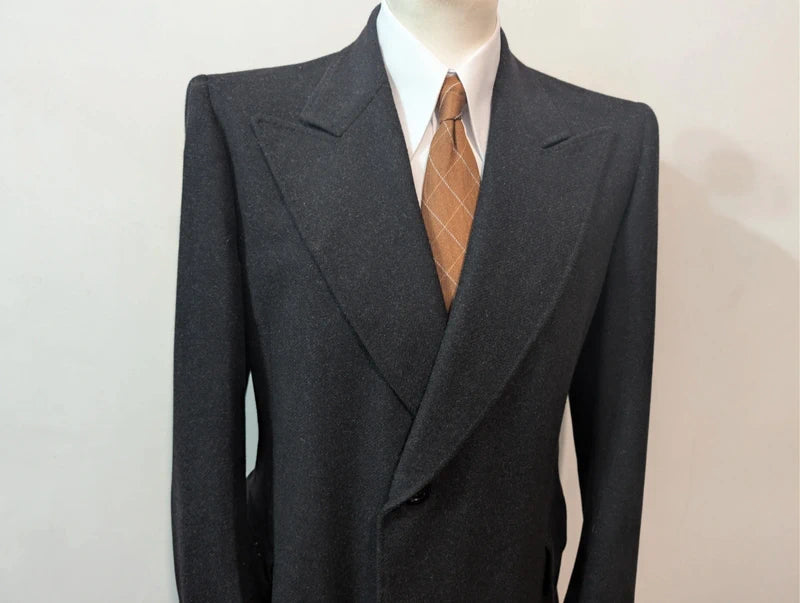 Wunderschöner grauer Wollmantel