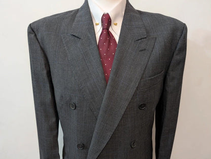 Élégant costume croisé gris en laine
