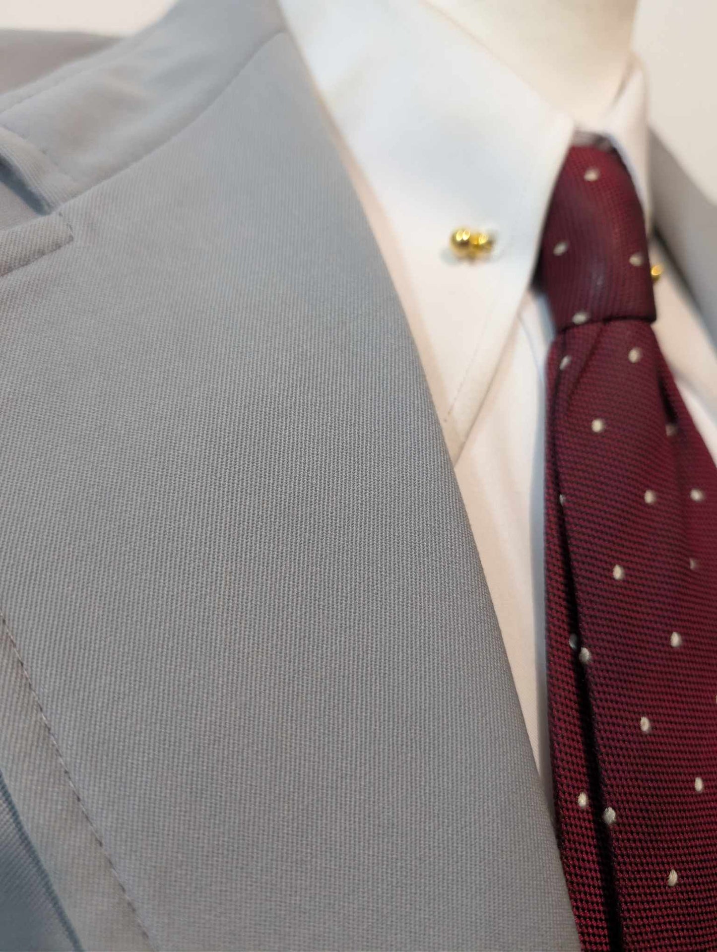 Gentil costume gris clair en laine