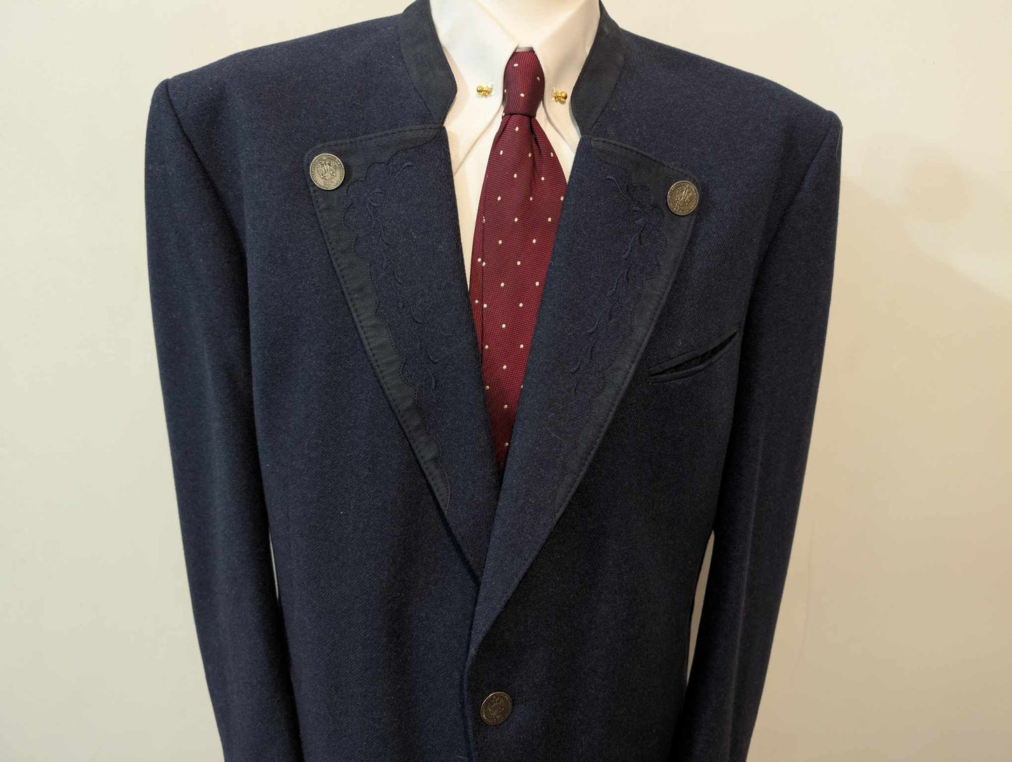 Robuste costume autrichien en flanelle lourde