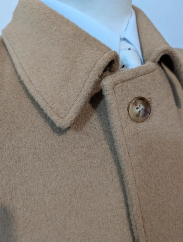 Heller Kamelwollmantel