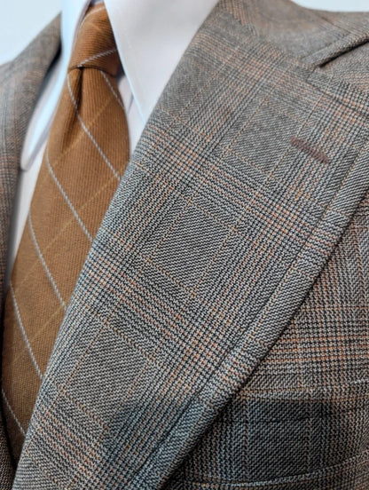 Eleganter brauner Wollanzug mit Karomuster