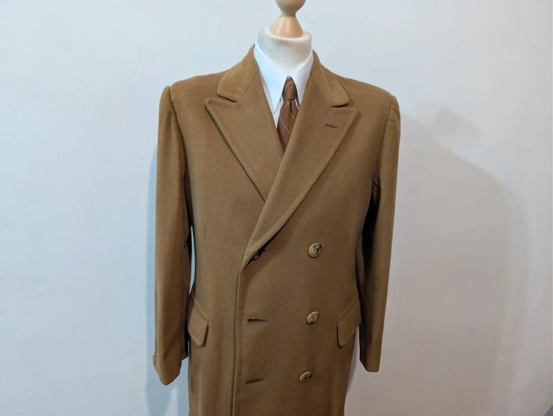 Zweireihiger Mantel aus heller Kamelwolle