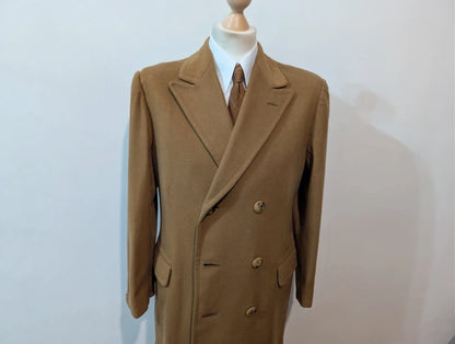 Zweireihiger Mantel aus heller Kamelwolle