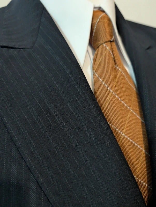 Eleganter Nadelstreifen-Zweireiher aus Wolle