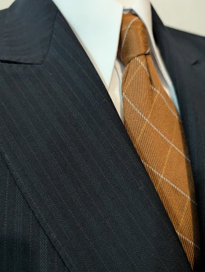 Eleganter Nadelstreifen-Zweireiher aus Wolle