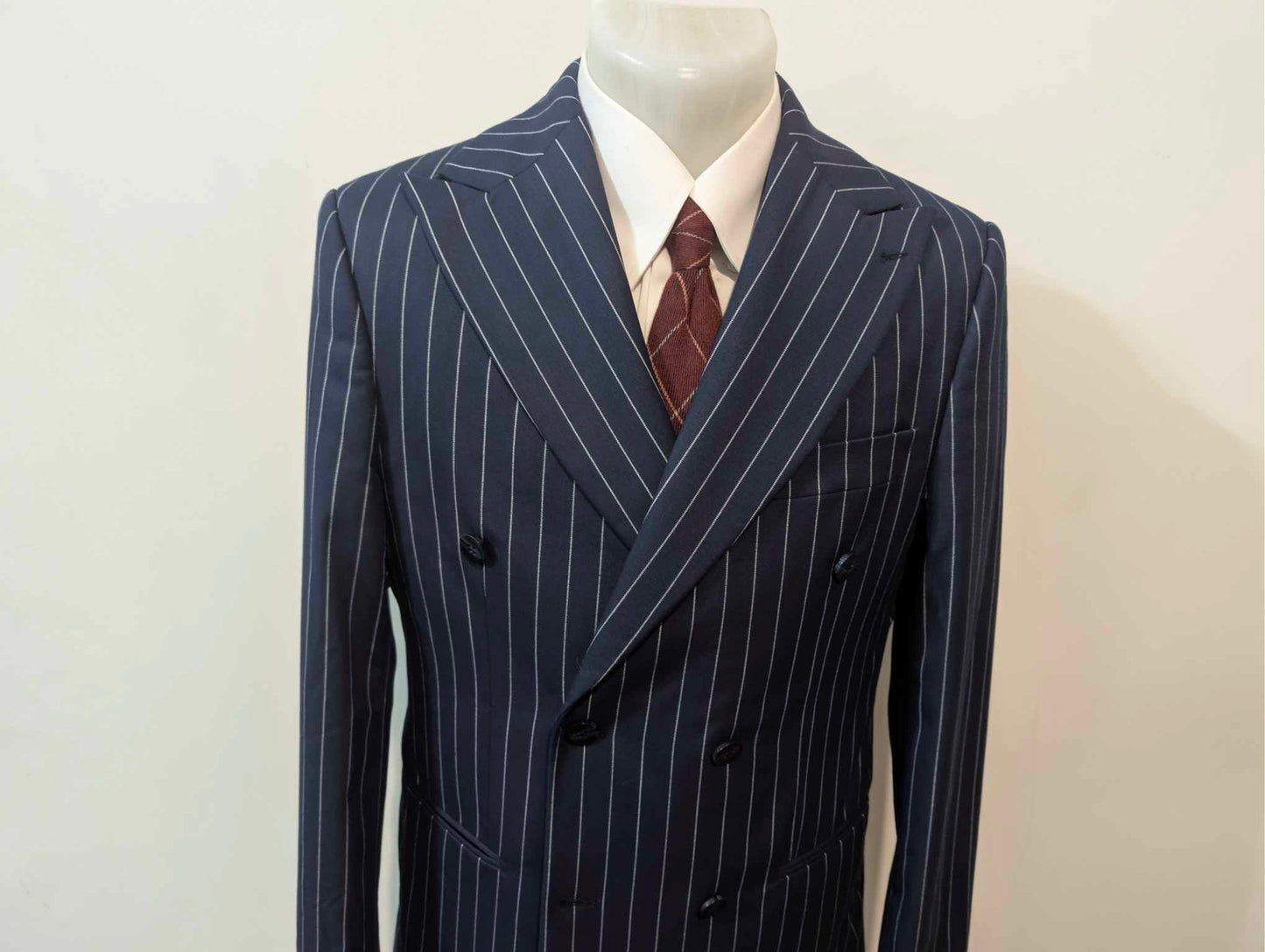 Fabelhafter zweireihiger Nadelstreifenanzug aus Wolle