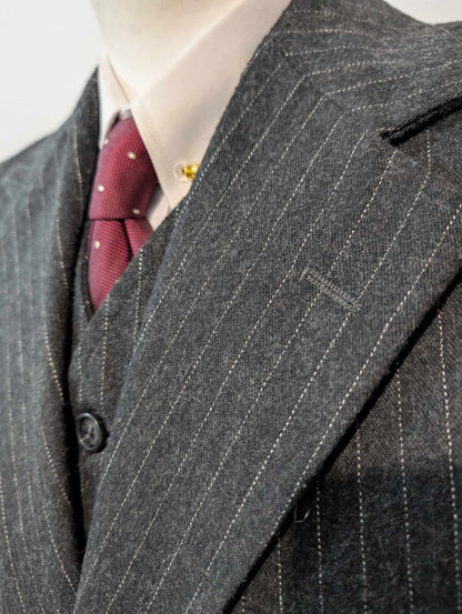 Mystérieux costume 3 pièces pinstripe en flanelle lourde