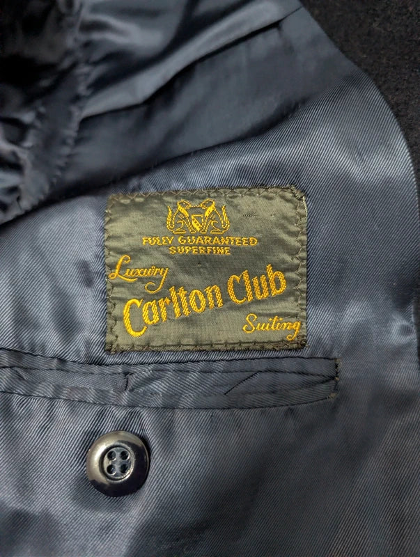 Fabelhafter marineblauer zweireihiger Mantel