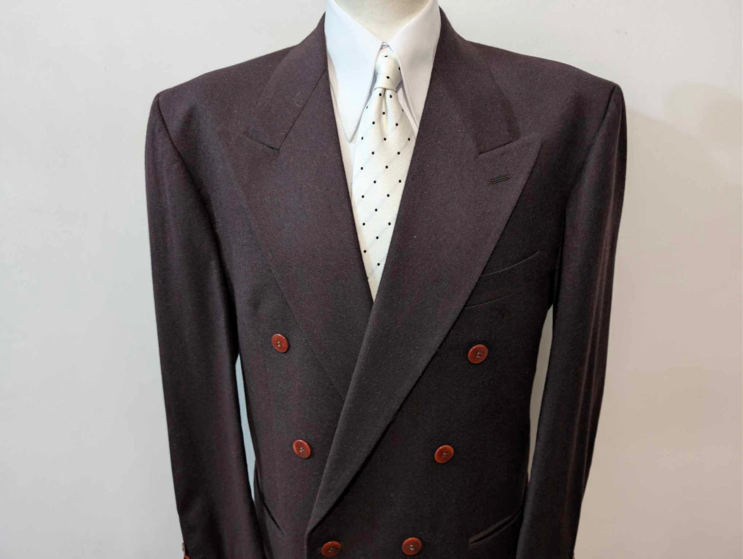 Außergewöhnlicher, zweireihiger, violetter Anzug aus schwerem Flanell