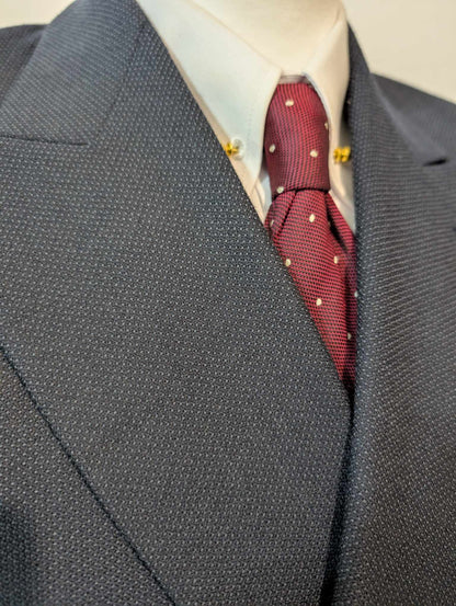 Majestueux costume croisé de couleur bleu marine en laine