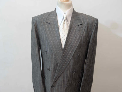 Außergewöhnlicher, zweireihiger Nadelstreifenanzug aus Leinen