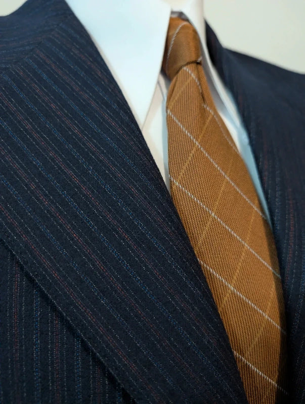 Prächtiger Nadelstreifenanzug aus Wolle